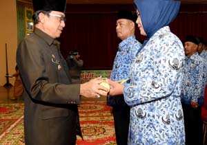  Bupati HM Wardan Serahkan SK ASN 